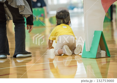 【保育園の運動会 障害物競走】 【保育園の運動会 障害物競走】 132753660