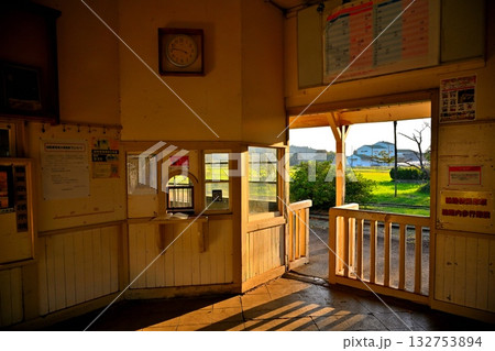 レトロな駅舎 132753894