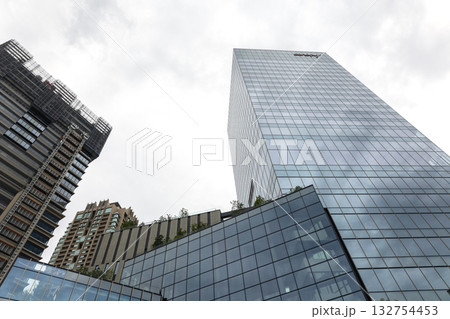 大阪／梅田の高層ビル（2024年9月撮影） 132754453