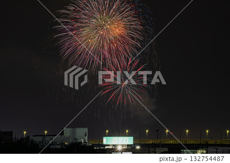 浜松市の平口八幡神社祭典　奉納煙火大会と新東名高速道路の風景(静岡県) 132754487