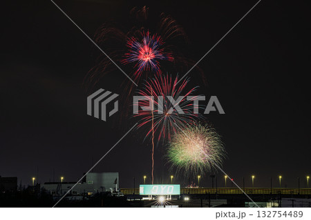 浜松市の平口八幡神社祭典　奉納煙火大会と新東名高速道路の風景(静岡県) 132754489
