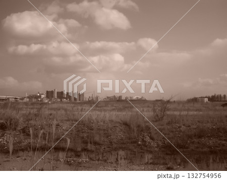 南芦屋浜の埋め立て地・開発前の更地風景。今は見られない風景。 132754956