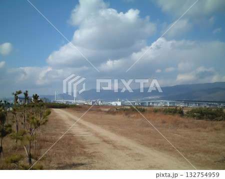 南芦屋浜の埋め立て地・開発前の更地風景。今は見られない風景。 132754959