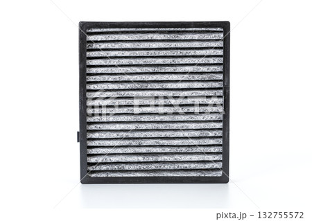 The replaced car air filter shows a clear contrast, with the air intake side appearing dirtier than the cleaner air outlet side. 132755572