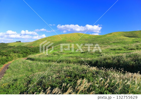 【長崎県】晴天の鬼岳火山（五島列島の福江島） 132755629