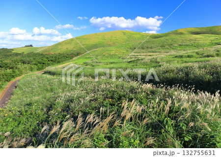 【長崎県】晴天の鬼岳火山（五島列島の福江島） 132755631