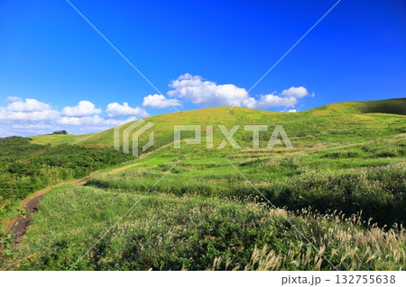 【長崎県】晴天の鬼岳火山（五島列島の福江島） 132755638
