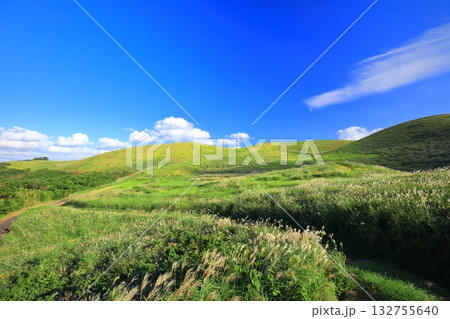 【長崎県】晴天の鬼岳火山（五島列島の福江島） 132755640