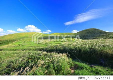 【長崎県】晴天の鬼岳火山(五島列島の福江島) 【長崎県】晴天の鬼岳火山(五島列島の福江島) 132755641