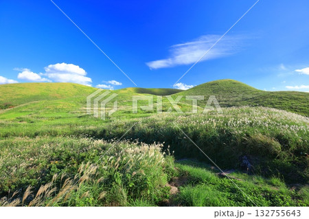 【長崎県】晴天の鬼岳火山（五島列島の福江島） 132755643