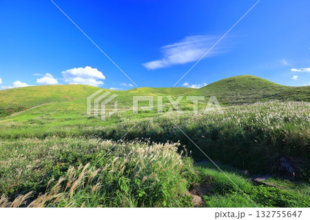 【長崎県】晴天の鬼岳火山(五島列島の福江島) 【長崎県】晴天の鬼岳火山(五島列島の福江島) 132755647