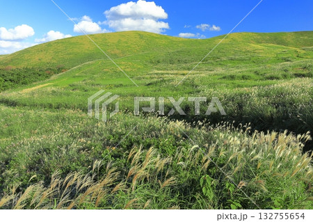 【長崎県】晴天の鬼岳火山(五島列島の福江島) 【長崎県】晴天の鬼岳火山(五島列島の福江島) 132755654
