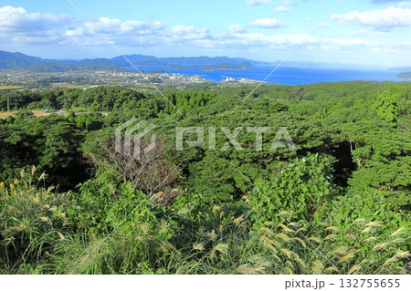 【長崎県】鬼岳から見た五島市街地（五島列島の福江島） 132755655