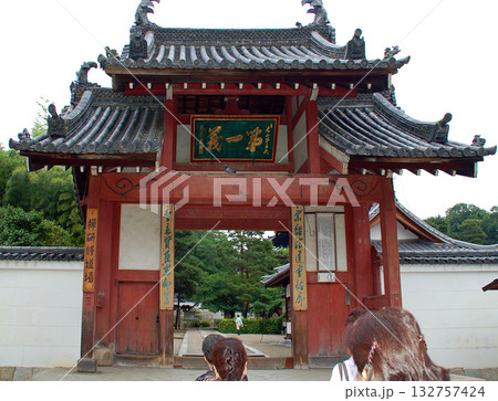 京都　宇治　黄檗宗　萬福寺　総門 132757424