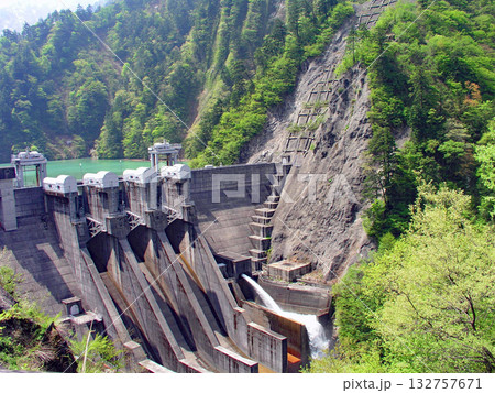 富山県 黒部市 黒部川 黒部峡谷鉄道沿線 出し平ダム 富山県 黒部市 黒部川 黒部峡谷鉄道沿線 出し平ダム 132757671
