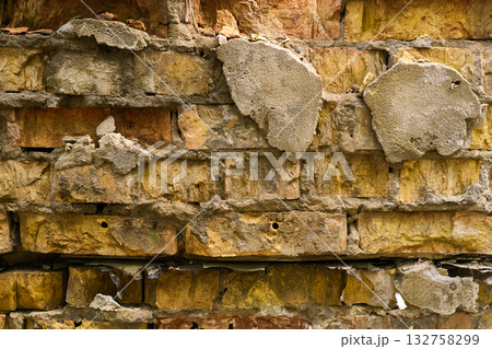 Stop, closed, finish. Old brickwork with remnants of dried cement Stop, closed, finish. Old brickwork with remnants of dried cement 132758299