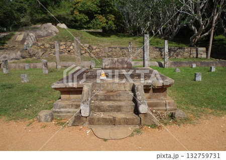 スリランカ　仏教伝来の地　ミヒンタレー 132759731