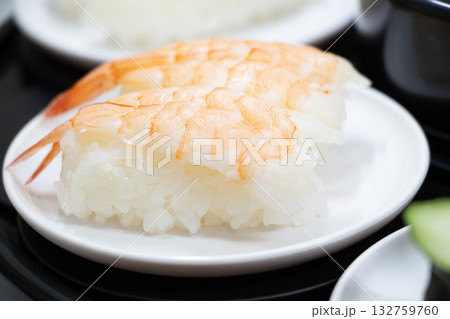回転寿司 132759760