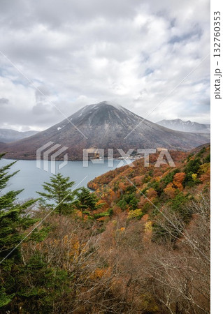 紅葉最盛期の日光 132760353