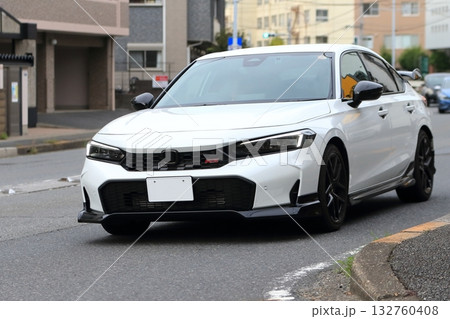 白い国産スポーツカー　イメージ 132760408