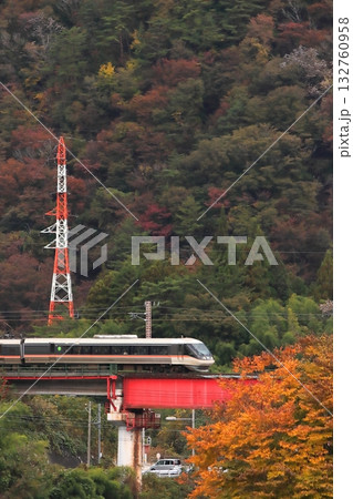 紅葉に染まる秋の木曽路を駆け抜ける383系特急ワイドビューしなの号_2025/11/2撮影 紅葉に染まる秋の木曽路を駆け抜ける383系特急ワイドビューしなの号_2025/11/2撮影 132760958