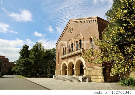 一橋大学兼松講堂 132761349