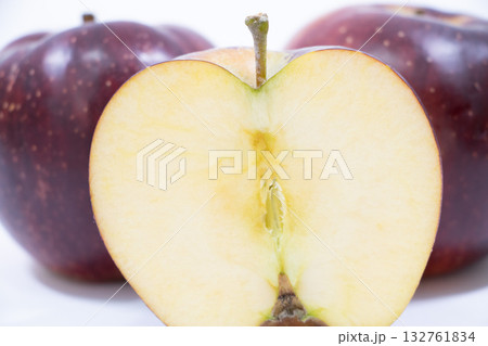 りんご 秋映 132761834