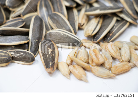 ひまわりの種 132762151