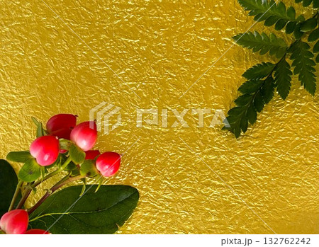 実りの新春　金色背景 132762242