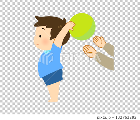 一個男孩把球傳給了他身後的人。 一個男孩把球傳給了他身後的人。 132762292