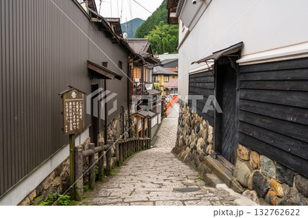 《岐阜県》郡上八幡・八幡町の古い街並み 132762622