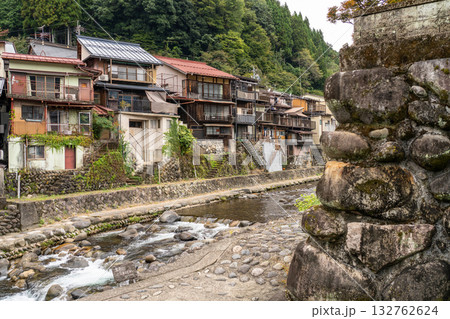 《岐阜県》郡上八幡・八幡町の古い街並み 132762624