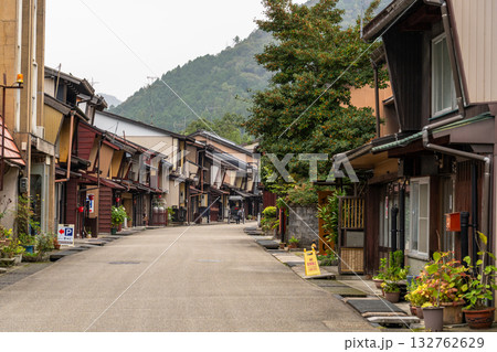 《岐阜県》郡上八幡・八幡町の古い街並み 132762629