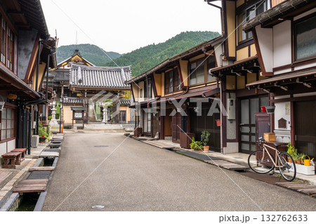 《岐阜県》郡上八幡・八幡町の古い街並み 132762633