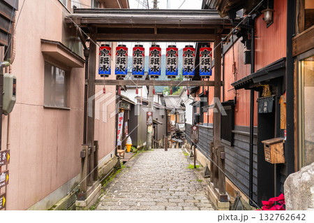《岐阜県》郡上八幡・八幡町の古い街並み 132762642