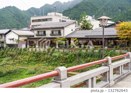 《岐阜県》郡上八幡・八幡町の古い街並み 132762643