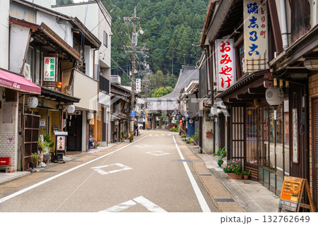 《岐阜県》郡上八幡・八幡町の古い街並み 132762649