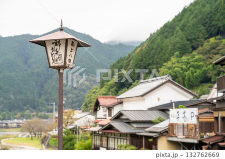 《岐阜県》郡上八幡・八幡町の古い街並み 132762669