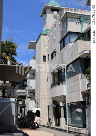 東京都渋谷区原宿の裏道の風景 132763242