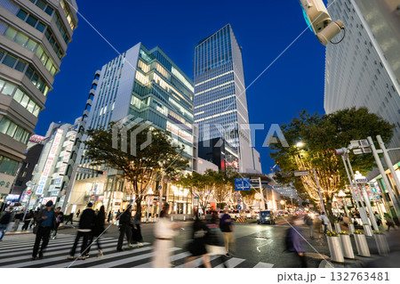 名古屋市・中区　栄　広小路通　広小路伊勢町交差点　イルミネーション　ザ・ランドマーク名古屋 132763481