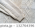 手編みの温もりを感じるアラン模様 132764396
