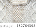 伝統と温もりのアイルランドニット 132764398