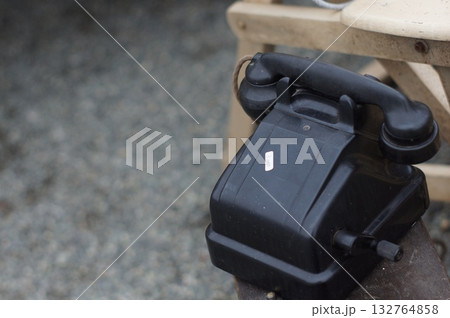 アンティークの黒電話 アンティークの黒電話 132764858