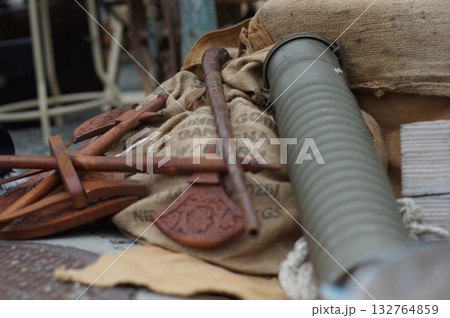 おしゃれな錆びた斧 132764859