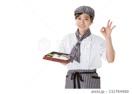 お弁当を持つコックコートを着た女性（切り抜き,きりぬき） 132764980