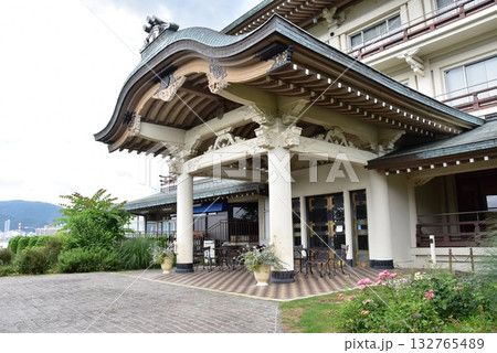 大津市 柳が埼湖畔公園びわ湖大津館と琵琶湖 大津市 柳が埼湖畔公園びわ湖大津館と琵琶湖 132765489