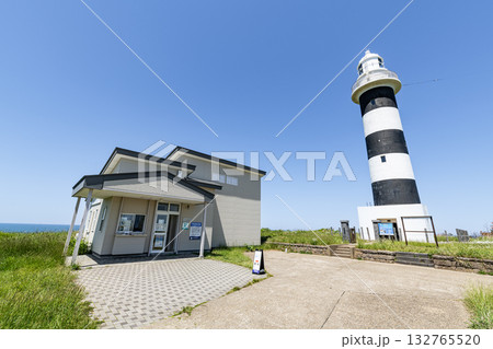秋田県男鹿市　快晴の入道崎灯台 132765520