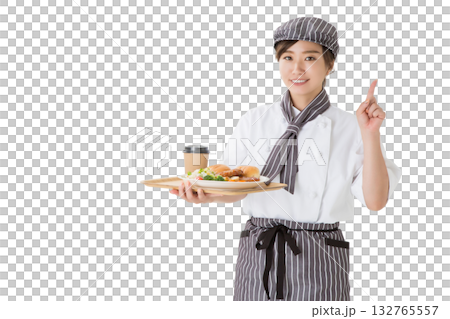 トレーにハンバーガーを持つコックコート姿の若いアジア人女性（切り抜き,きりぬき,おすすめ） 132765557