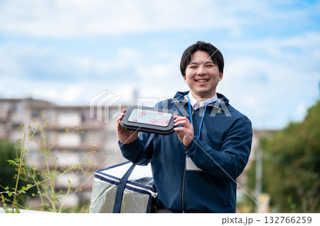 宅食の配達員 宅食の配達員 132766259