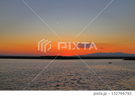 長洲港から眺める夕焼け空 長洲港から眺める夕焼け空 132766792